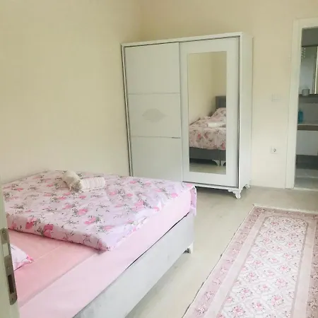 Sapanca Grand Vadi Kapali Isitma Havuzlu Villa *
