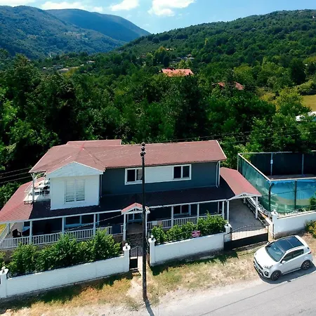 Sapanca Grand Vadi Kapali Isitma Havuzlu Villa