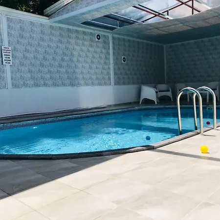 Sapanca Grand Vadi Kapali Isitma Havuzlu Villa *